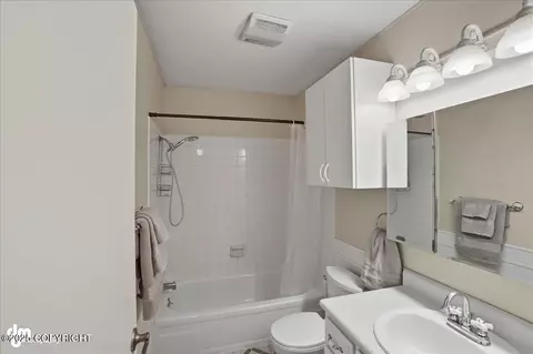 Bath - 231 Mccarrey St # 7A, Anchorage, AK 99508 photo 1 of 2