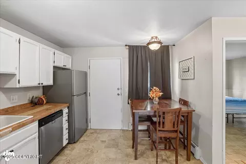Kitchen - 231 Mccarrey St # 7A, Anchorage, AK 99508 photo 1 of 2