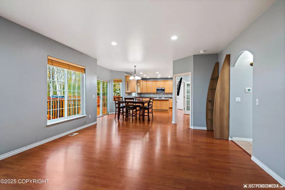 Living - 3140 S Heritage Farm Rd, Wasilla, AK 99654 photo 3 of 4