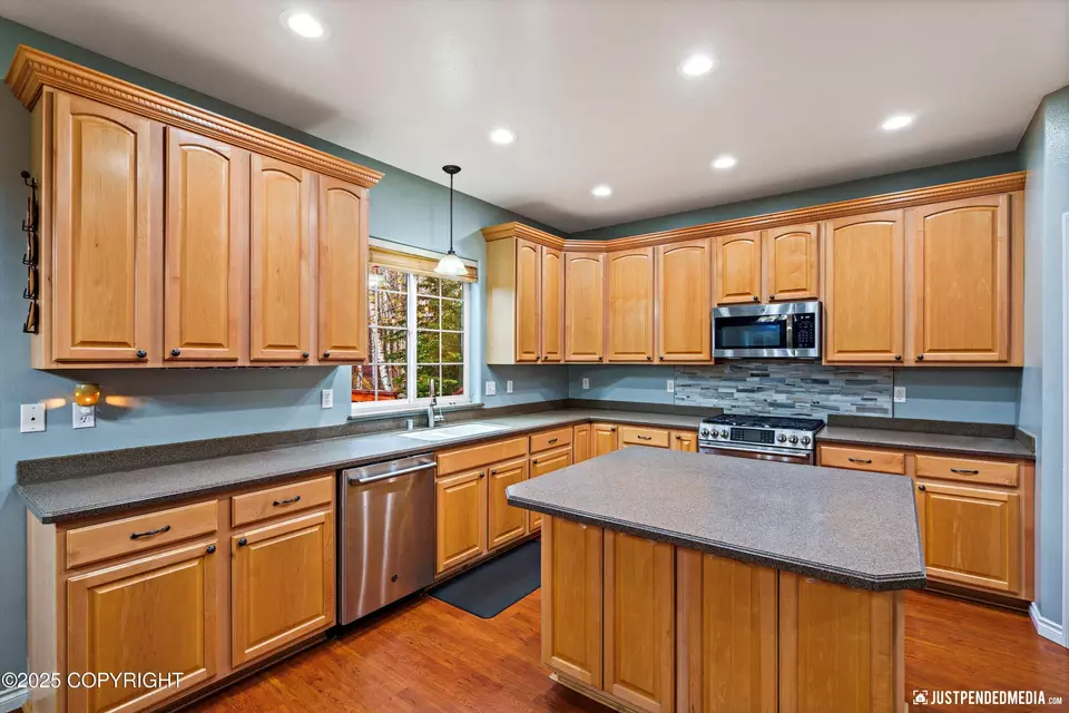Kitchen - 3140 S Heritage Farm Rd, Wasilla, AK 99654 photo 2 of 5
