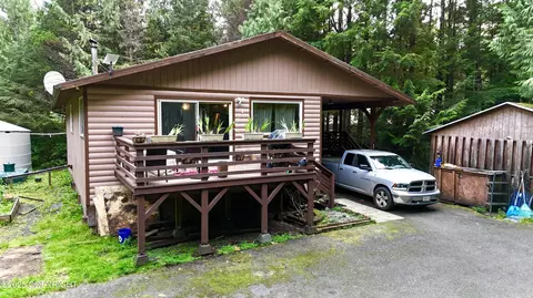 607 Rigging Ln, Ketchikan, AK 99901