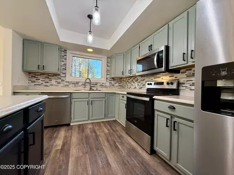 Kitchen - 17749 Kiloana Cir, Eagle River, AK 99577 photo 3 of 6