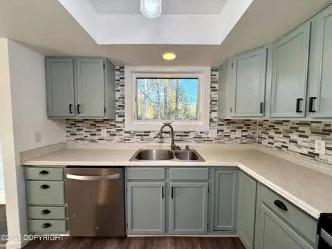 Kitchen - 17749 Kiloana Cir, Eagle River, AK 99577 photo 4 of 6