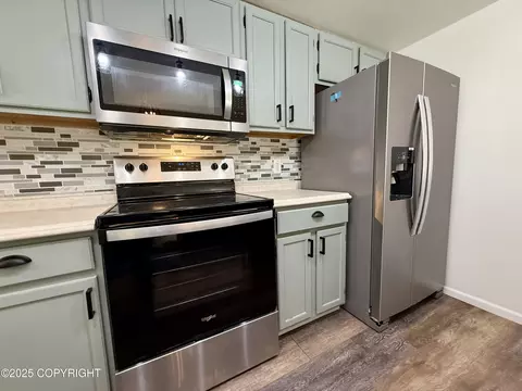 Kitchen - 17749 Kiloana Cir, Eagle River, AK 99577 photo 5 of 6