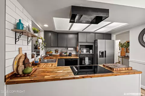 Kitchen - 1721 Commodore Dr, Anchorage, AK 99507 photo 3 of 6