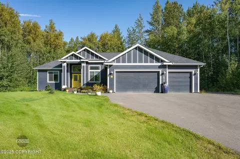 10727 E Meadowlark Cir, Palmer, AK 99645