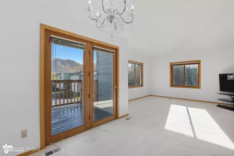 Living - 8512 Cross Pointe Loop, Anchorage, AK 99504 photo 2 of 4