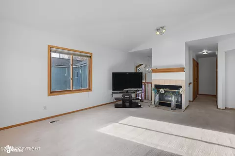 Living - 8512 Cross Pointe Loop, Anchorage, AK 99504 photo 3 of 4