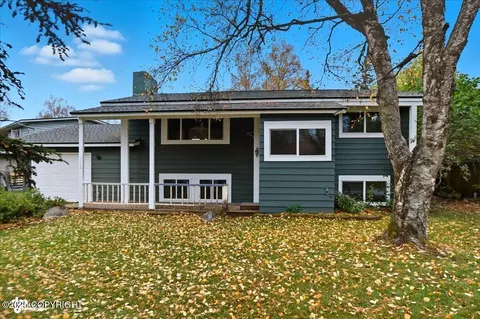 3305 Briarcliff Dr, Anchorage, AK 99508
