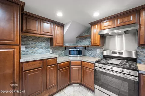 Kitchen - 9304 Biorka Cir, Eagle River, AK 99577 photo 4 of 5