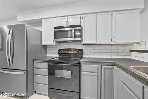 Kitchen - 1877 E Tudor Rd # E-101, Anchorage, AK 99507 photo 1 of 2