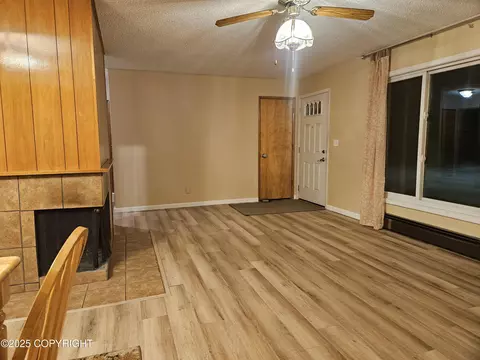 Living - 4338 E 9th Ave, Anchorage, AK 99508 photo 4 of 5