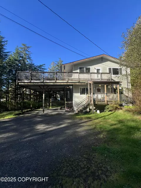 592 Salmonberry Cir, Ketchikan, AK 99901