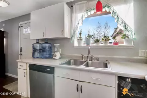 829 E 46th Ct, Anchorage, AK 99503 photo 18