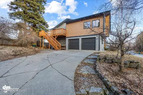7817 Brentwood Dr, Anchorage, AK 99502