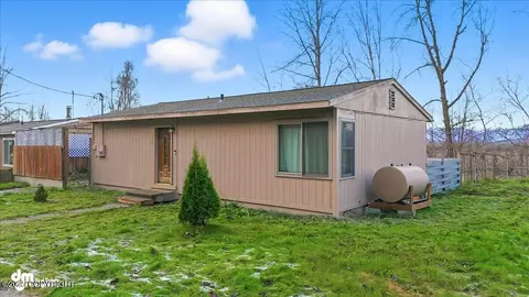 10951 E Twin Peaks Ct, Palmer, AK 99645