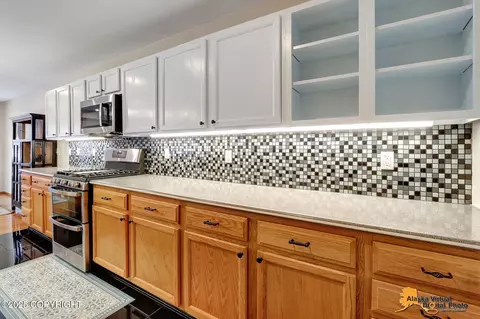 8909 Meadow Park Cir, Eagle River, AK 99577 photo 11