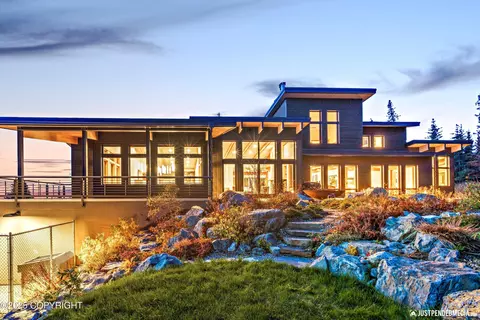 10400 Blackwolf Cir, Anchorage, AK 99507