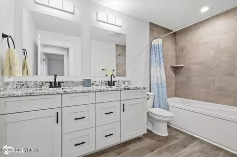Bath - 6865 E Gateway Dr, Wasilla, AK 99654 photo 6 of 7
