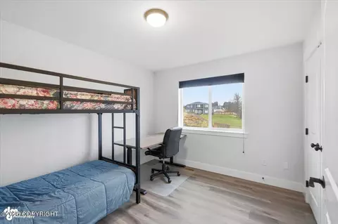 Bedroom - 6865 E Gateway Dr, Wasilla, AK 99654 photo 6 of 7