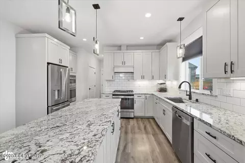 Kitchen - 6865 E Gateway Dr, Wasilla, AK 99654 photo 2 of 7