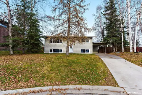 7725 Hennings Way, Anchorage, AK 99504