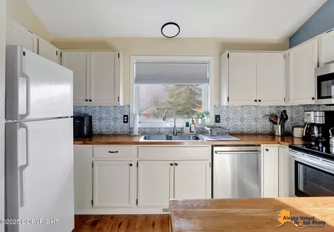 Kitchen - 18831 Sarichef Loop, Eagle River, AK 99577 photo 3 of 5