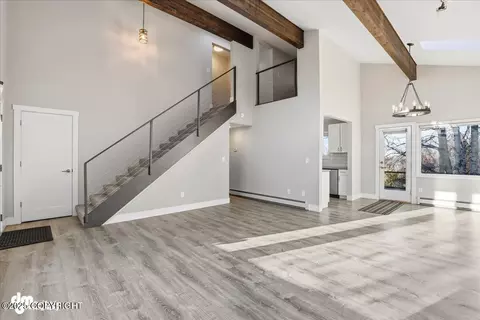 Living - 910 Bench Ct, Anchorage, AK 99504 photo 2 of 5