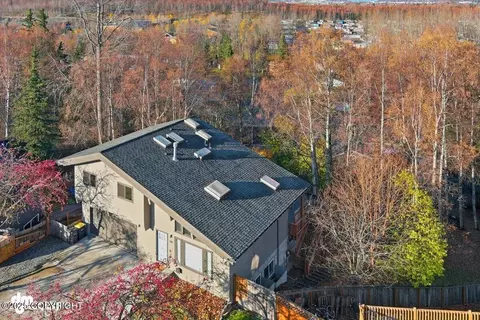 910 Bench Ct, Anchorage, AK 99504