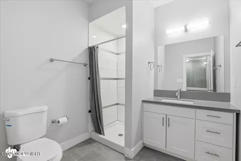 Bath - 910 Bench Ct, Anchorage, AK 99504 photo 4 of 4