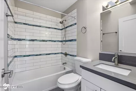 Bath - 910 Bench Ct, Anchorage, AK 99504 photo 1 of 4