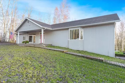 493 Valley View Dr, Fairbanks, AK 99712