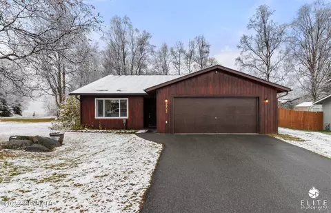 9902 Afognak Cir, Eagle River, AK 99577