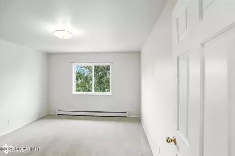 Bedroom - 11114 Kaskanak Dr, Eagle River, AK 99577 photo 5 of 11