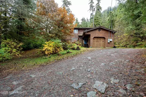 39 Lake Rd, Ketchikan, AK 99901