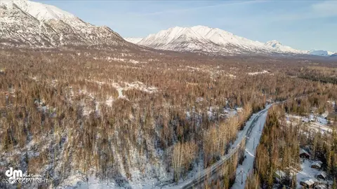 6689 Edgerton Parks Rd, Palmer, AK 99645