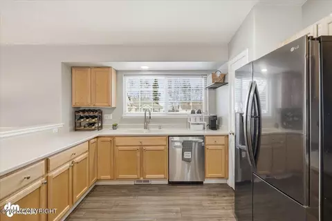 Kitchen - 13333 Konrad Dr, Eagle River, AK 99577 photo 2 of 4