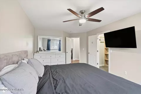 Bedroom - 13333 Konrad Dr, Eagle River, AK 99577 photo 2 of 7