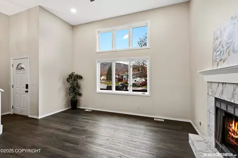 Living - 16622 Riddell Cir, Eagle River, AK 99577 photo 3 of 6