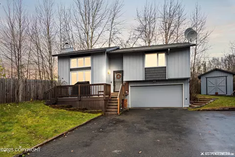 16622 Riddell Cir, Eagle River, AK 99577