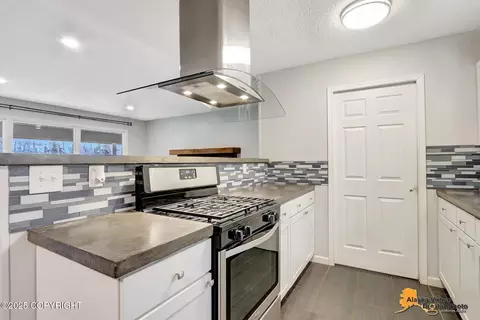 10141 Colville St, Eagle River, AK 99577 photo 9