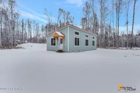 36534 S Long Branch St, Talkeetna, AK 99676