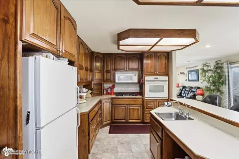 Kitchen - 18709 Whirlaway Rd, Eagle River, AK 99577 photo 3 of 5