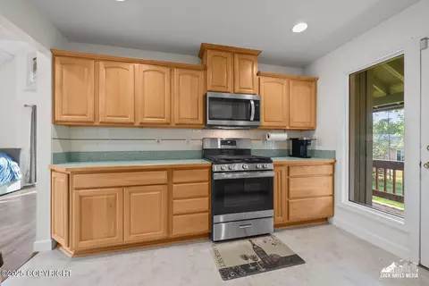 Kitchen - 19118 Richner Rd, Chugiak, AK 99567 photo 2 of 6