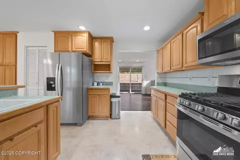 Kitchen - 19118 Richner Rd, Chugiak, AK 99567 photo 5 of 6