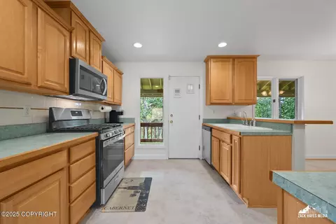 Kitchen - 19118 Richner Rd, Chugiak, AK 99567 photo 4 of 6