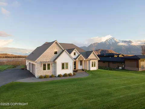 1515 N River Rock Cir, Palmer, AK 99645