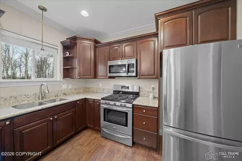 Kitchen - 4386 E Kilo Dr, Wasilla, AK 99654 photo 4 of 4