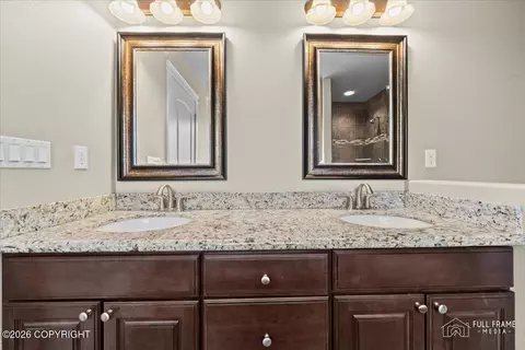 Bath - 4386 E Kilo Dr, Wasilla, AK 99654 photo 5 of 9