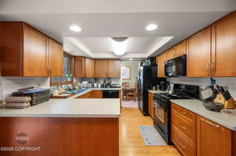 Kitchen - 19752 S Montague Loop, Eagle River, AK 99577 photo 2 of 4
